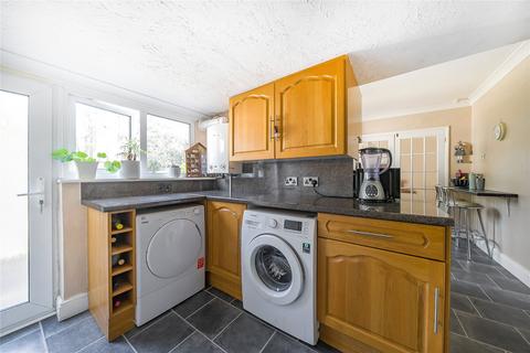 13 Barton Close, Addlestone, KT15 1JE
