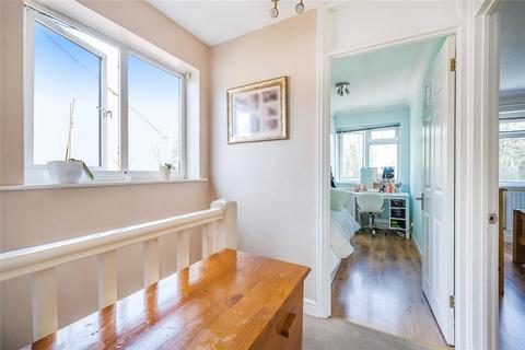 13 Barton Close, Addlestone, KT15 1JE