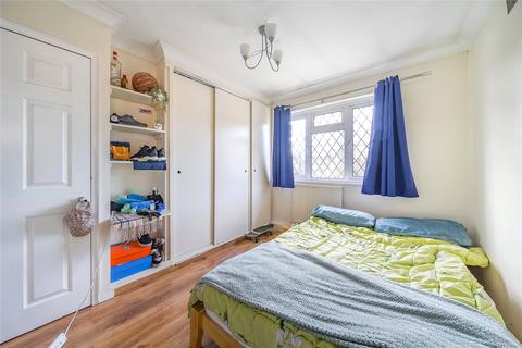 13 Barton Close, Addlestone, KT15 1JE