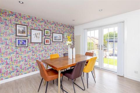 28 Barlaw Gardens, Armadale, Bathgate, EH48 2PZ