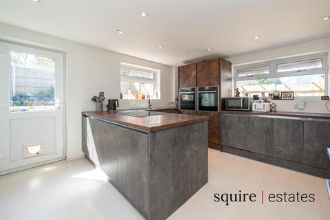 4 bedroom semi-detached house for sale, Green Dell Way, Leverstock Green, Hemel Hempstead HP3 8PX