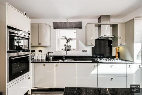 undefined, Chelmsford Road, London E18