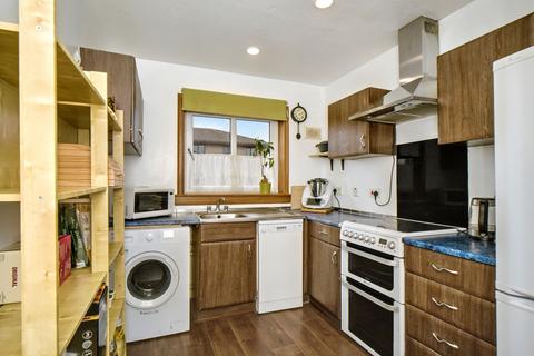 9/8 Allanfield, Edinburgh, EH7 5YH