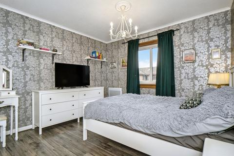 9/8 Allanfield, Edinburgh, EH7 5YH