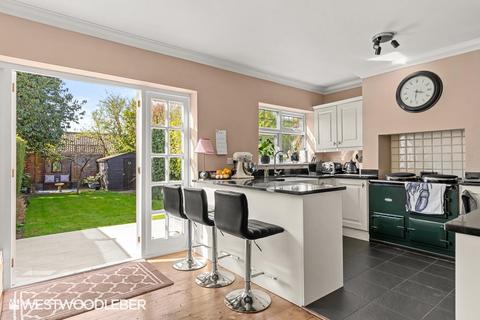 51 Pecks Hill, Nazeing, Waltham Abbey, EN9 2NX