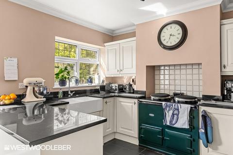 51 Pecks Hill, Nazeing, Waltham Abbey, EN9 2NX