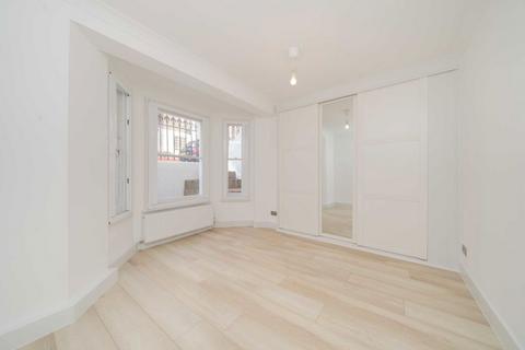 2 bedroom flat for sale, Hatherley Grove, London W2