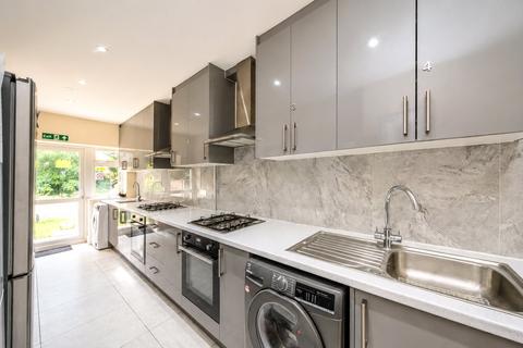 1 bedroom in a house share to rent, Church Stretton Road, Hounslow, TW3