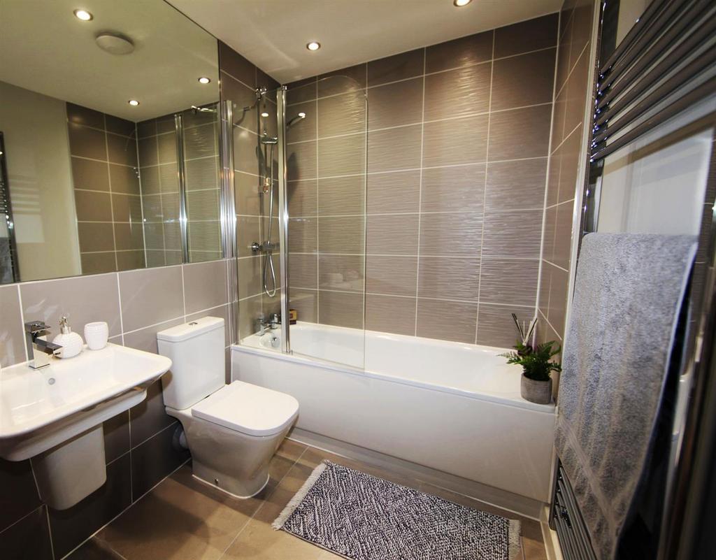 Family-bathroom v2.jpg