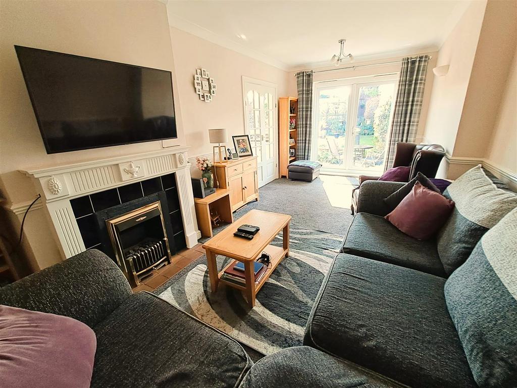 Extended Lounge