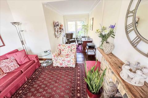4 The Green, Feltham, TW13 4AF