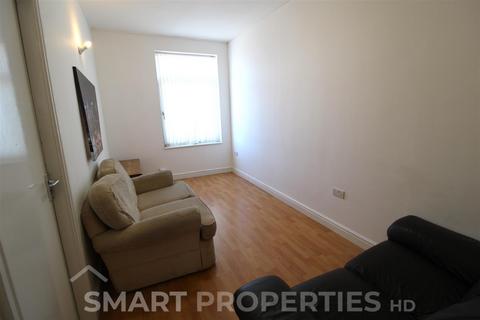 2 bedroom house to rent, Bradford Road, Huddersfield HD1