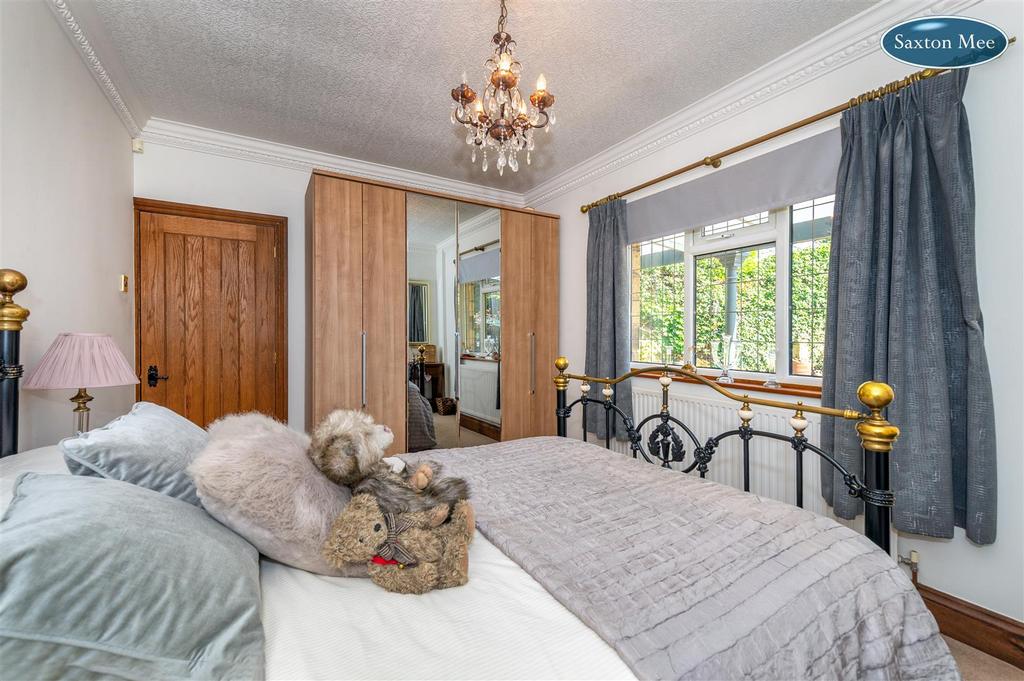 Bedroom 1 5322.jpg