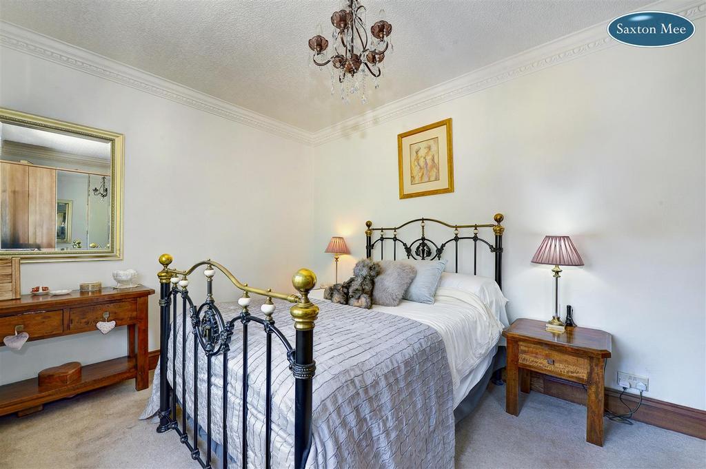 Bedroom 1 5331.jpg