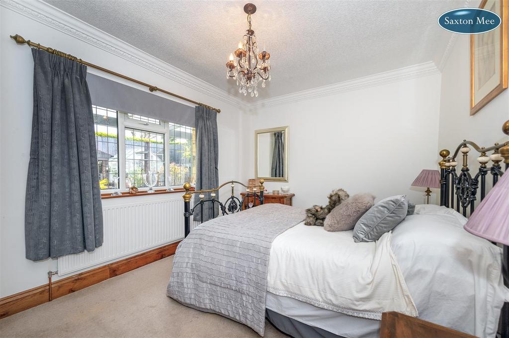 Bedroom 1 5316.jpg