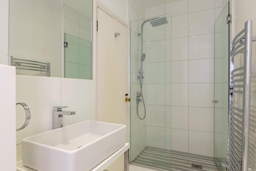 91505 Flat 3 18 E...