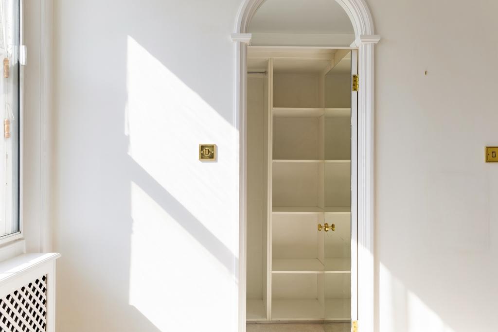 91505 Flat 3 18 E...