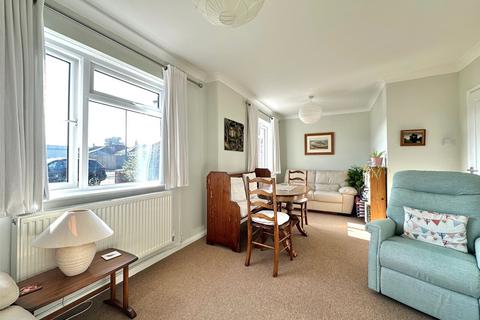 1 Broadview Close, Eastbourne, BN20 9RB