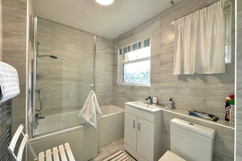 1 Broadview Close, Eastbourne, BN20 9RB