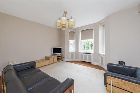 1 bedroom flat for sale, Princess Court, Queensway, W2