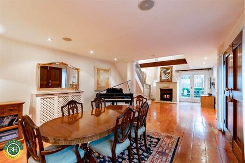 2 bedroom barn conversion for sale, Buttercross Barn, Sunderland Street, Tickhill, Doncaster