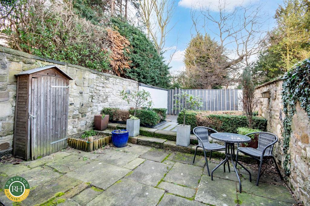 Rear parking / garden