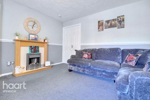 8 Broom Crescent, Ipswich, IP3 0EE