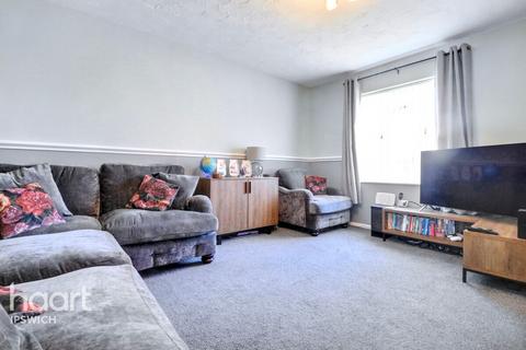 8 Broom Crescent, Ipswich, IP3 0EE