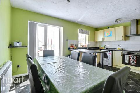 8 Broom Crescent, Ipswich, IP3 0EE