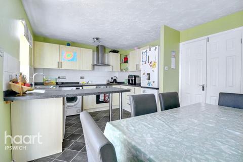 8 Broom Crescent, Ipswich, IP3 0EE