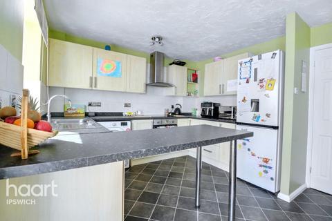 8 Broom Crescent, Ipswich, IP3 0EE