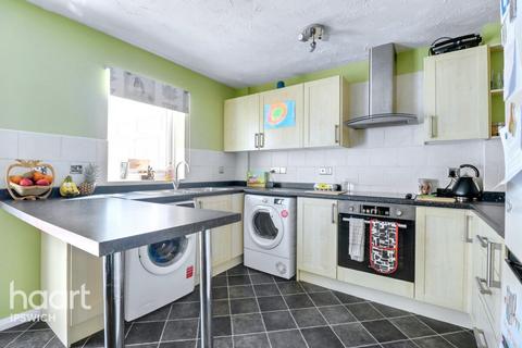 8 Broom Crescent, Ipswich, IP3 0EE