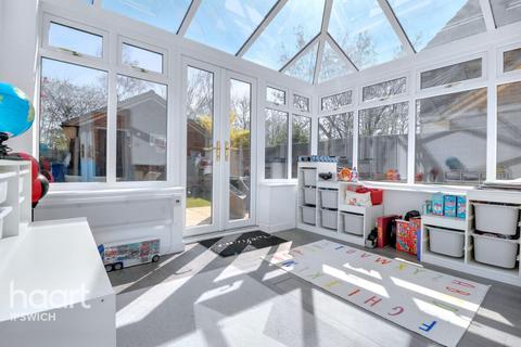 8 Broom Crescent, Ipswich, IP3 0EE