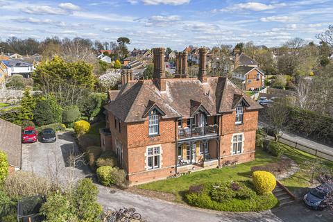 1 bedroom flat for sale, Akrill House, Hollybush Lane, Harpenden, Hertfordshire