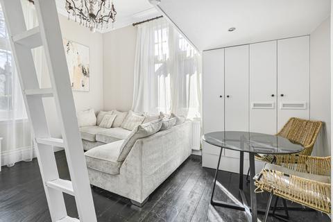 1 bedroom flat for sale, Akrill House, Hollybush Lane, Harpenden, Hertfordshire