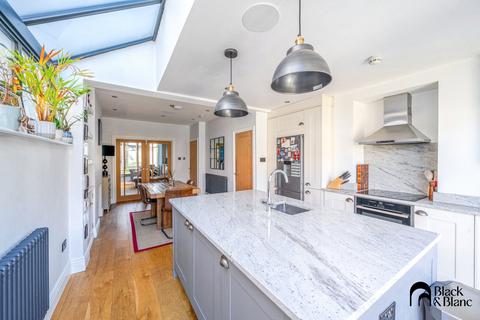 33 Addiscombe Court Road, Croydon, CR0 6TT