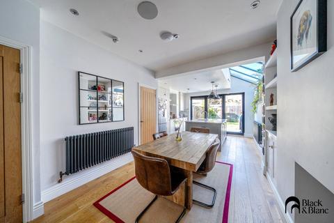 33 Addiscombe Court Road, Croydon, CR0 6TT