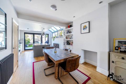 33 Addiscombe Court Road, Croydon, CR0 6TT