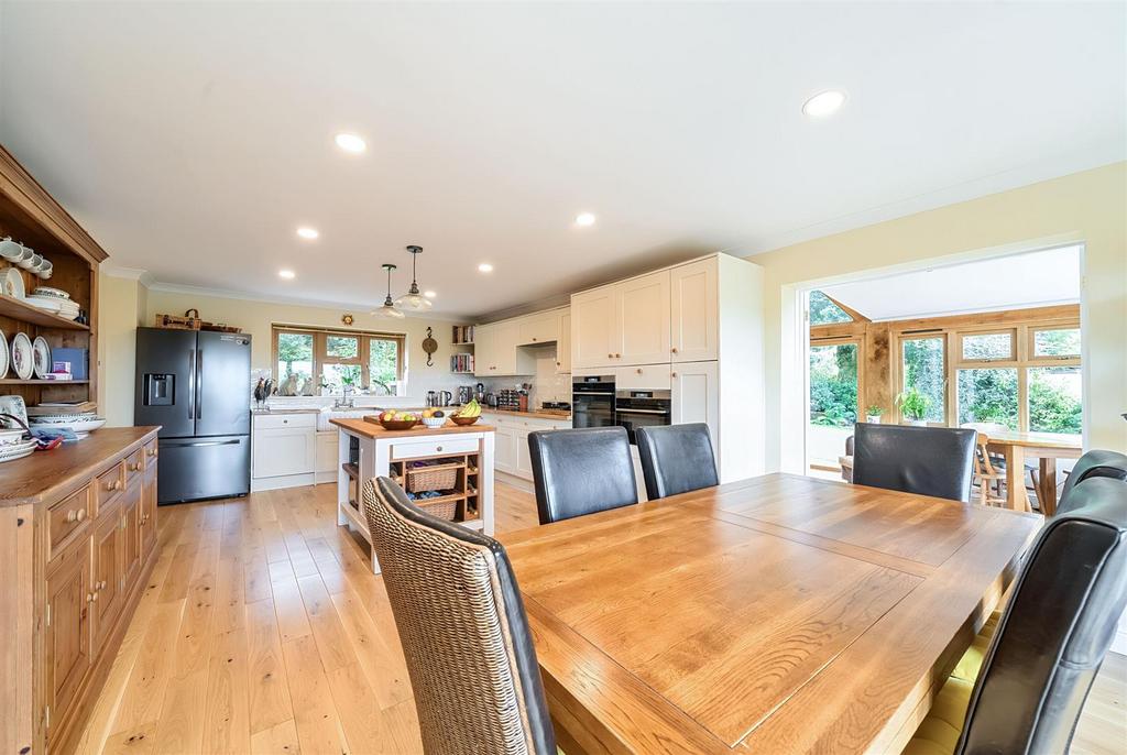 Kitchen/Dining
