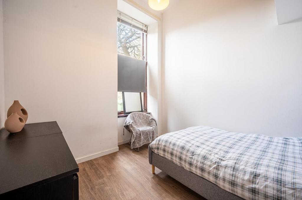 Bedroom - 33 Greenlees.jpg