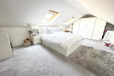 Flat 3, 3 Bedfont Road, Stanwell, Staines-upon-thames, TW19 7LR