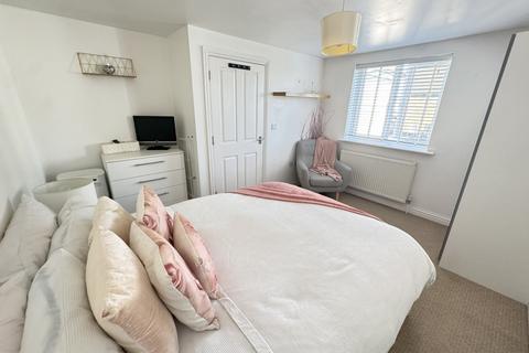 Flat 3, 3 Bedfont Road, Stanwell, Staines-upon-thames, TW19 7LR