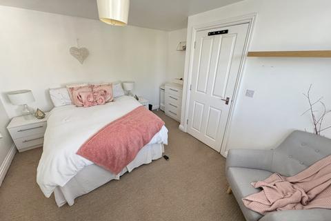 Flat 3, 3 Bedfont Road, Stanwell, Staines-upon-thames, TW19 7LR