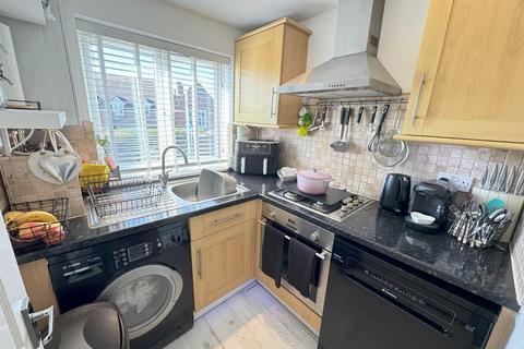Flat 3, 3 Bedfont Road, Stanwell, Staines-upon-thames, TW19 7LR