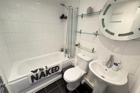 Flat 3, 3 Bedfont Road, Stanwell, Staines-upon-thames, TW19 7LR