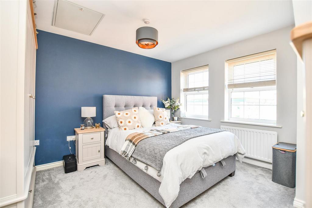 Bedroom 1.jpg