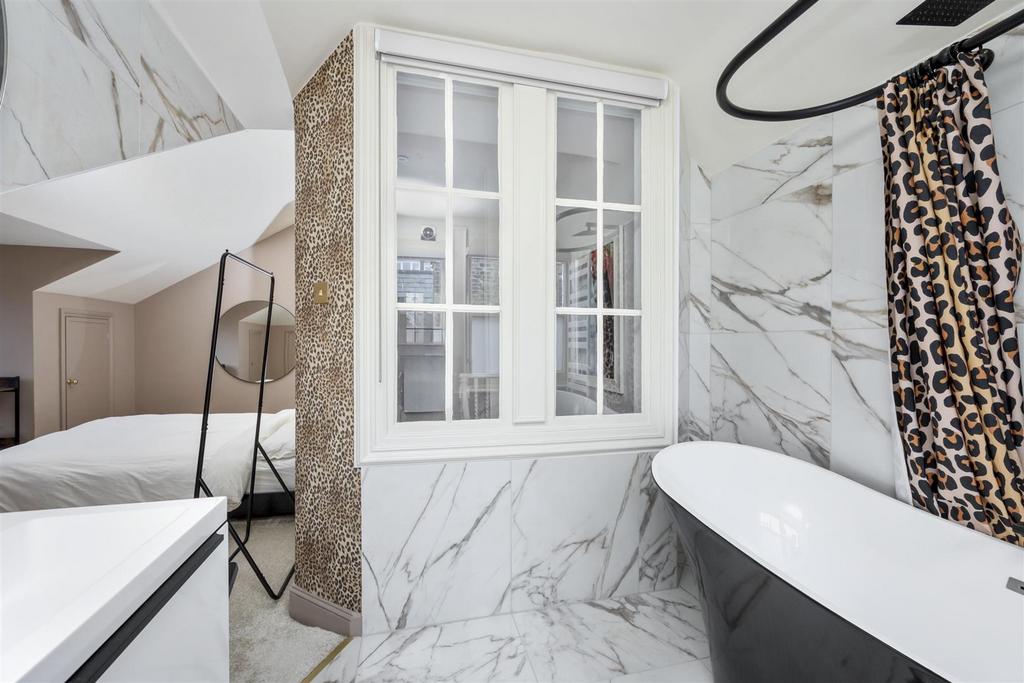 En-suite Bathroom