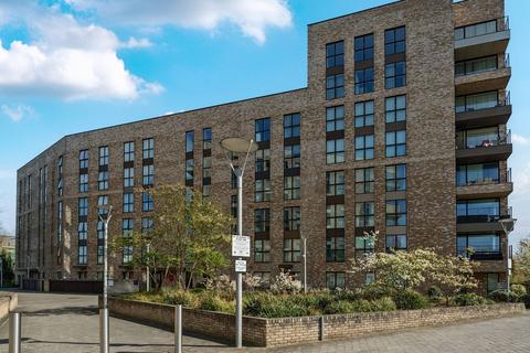 2 bedroom flat for sale, Lakeside Drive, Acton, London, NW10
