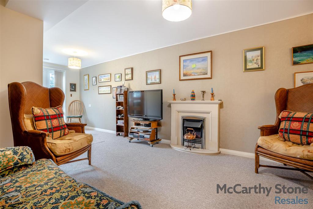 8639216-interior25.jpg