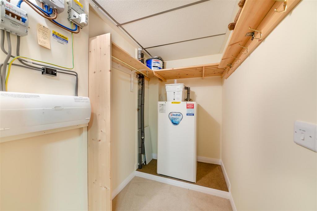8578938-interior02.jpg